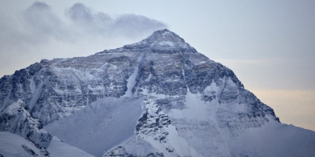 Everest: quatre alpinistes retrouves morts au camp iv[reuters.com]