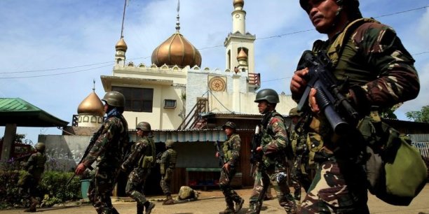 Combats contre des rebelles islamistes aux philippines[reuters.com]