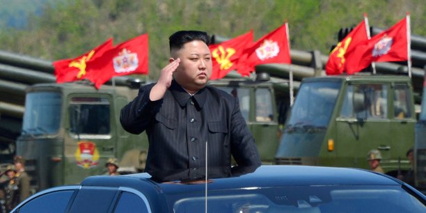 Des parachutistes nord-coréens aéroportés ont « occupé d'un seul coup les principales cibles militaires ennemies simulées », selon l'agence de presse officielle KCNA.