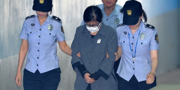 L'amie de l'ex-presidente sud-coreenne condamnee a 3 ans de prison[reuters.com]