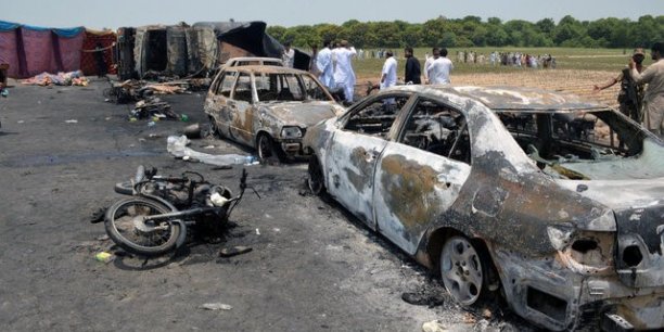 Pakistan: plus de 120 morts dans l'explosion d'un camion-citerne[reuters.com]