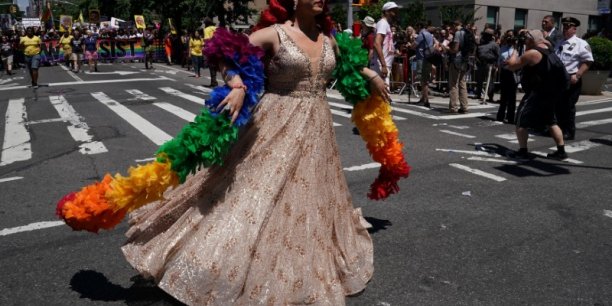 Pride: defile politique a new york, festif a san francisco[reuters.com]