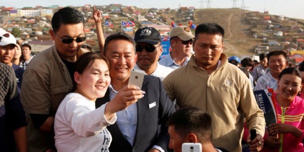 Economie et corruption au coeur de la presidentielle en mongolie[reuters.com]