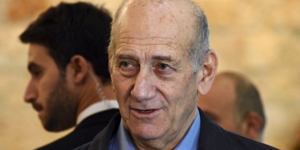 Ehud olmert obtient une liberation conditionnelle[reuters.com]