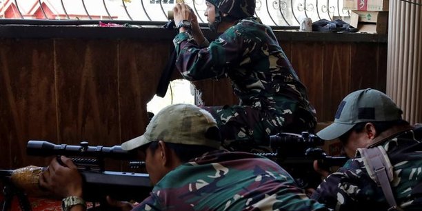 Deux mois de siege aux philippines face aux islamistes[reuters.com]