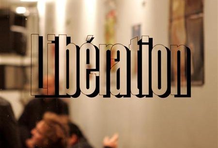 Dans une tribune publiée début août dans Libération, Laurent Joffrin (directeur de la publication) déclarait que l'équilibre économique de Libération suppose une réduction de ses effectifs d'environ 60 personnes sur environ 250 salariés, dont 180 journalistes.