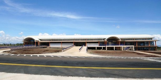 Situé à 285 km au nord de Nairobi, «Le petit aéroport» d'Isiolo avait connu il y a moins de deux ans des travaux d'extension afin de devenir le cinquième aéroport international du Kenya.