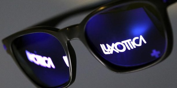 Luxottica confiant pour ses objectifs 2017 et la fusion essilor[reuters.com]