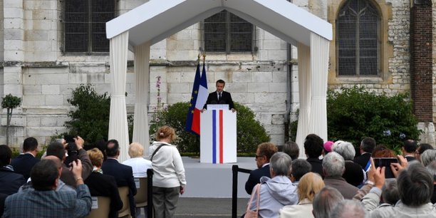 Macron salue l'esprit de pardon un an apres la mort du pere hamel[reuters.com]