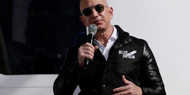 Bezos, pdg d'amazon, devient l'homme le plus riche du monde, rapporte forbes[reuters.com]