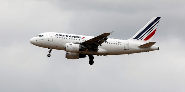 Air france suspend ses vols vers caracas en prevision de l'election[reuters.com]