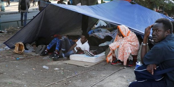Evacuation de migrants porte de la chapelle, a paris[reuters.com]