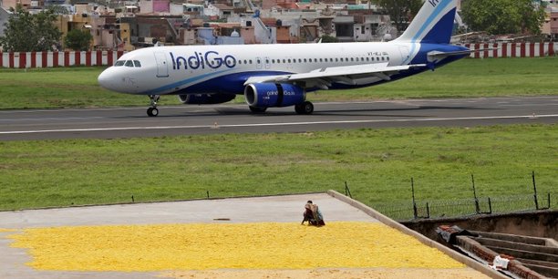 Indigo: 13 avions cloues au sol pour des problemes de moteur[reuters.com]