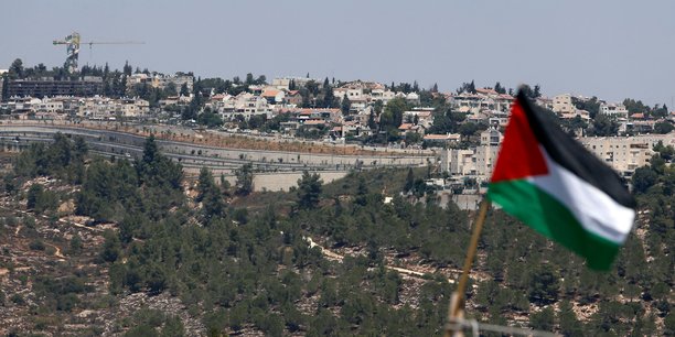 Un adolescent palestinien abattu par l'armee israelienne en cisjordanie[reuters.com]