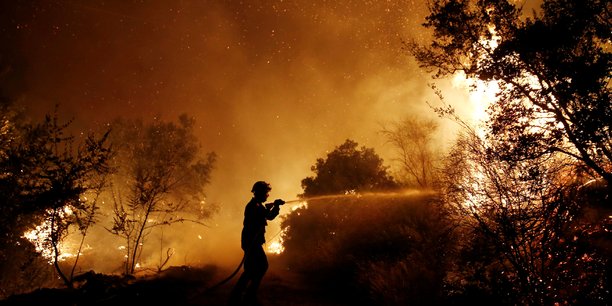 Un incendie parcourt 200 hectares pres de marseille[reuters.com]