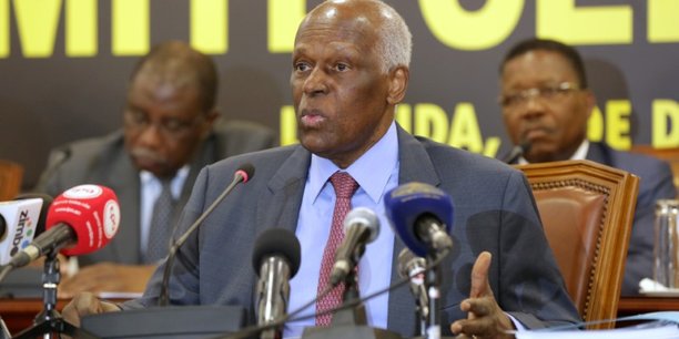 Les angolais choisissent un successeur au president dos santos[reuters.com]
