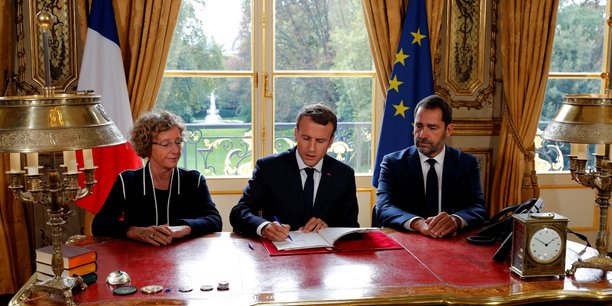 Macron a signe les cinq ordonnances reformant le code du travail[reuters.com]