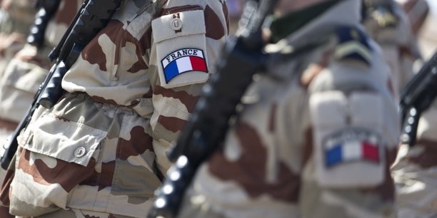 L'armee francaise veut se deployer dans les salles obscures[reuters.com]