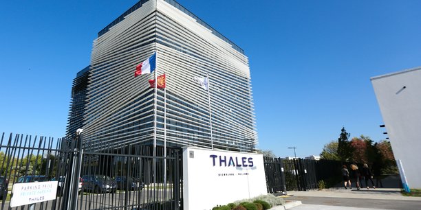 Le groupe Thales, et plus particulièrement la filiale dédiée à l'aéronautique, Thales Avionics, doit faire face à une chute de son activité.