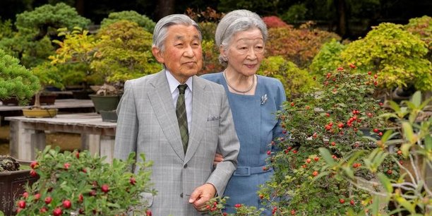 L'empereur du japon devrait abdiquer en mars 2019, selon le journal asahi[reuters.com]