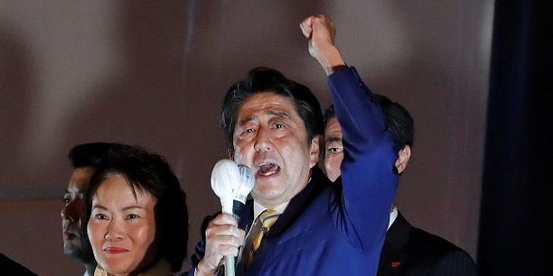 Japon: shinzo abe va connaitre le verdict de son pari electoral[reuters.com]
