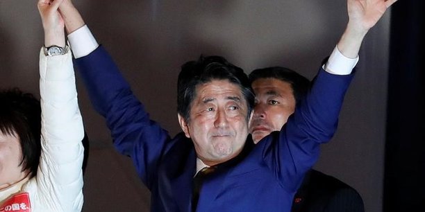 Japon: le premier ministre en passe de remporter son pari electoral[reuters.com]