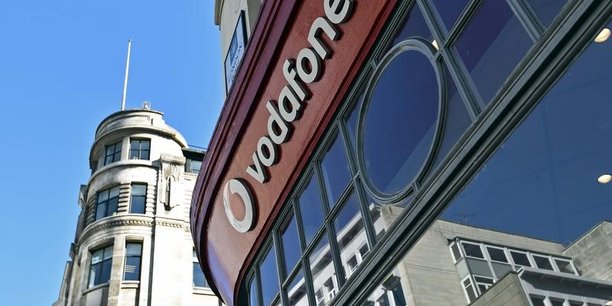Vodafone releve ses previsions apres un solide 1er semestre[reuters.com]