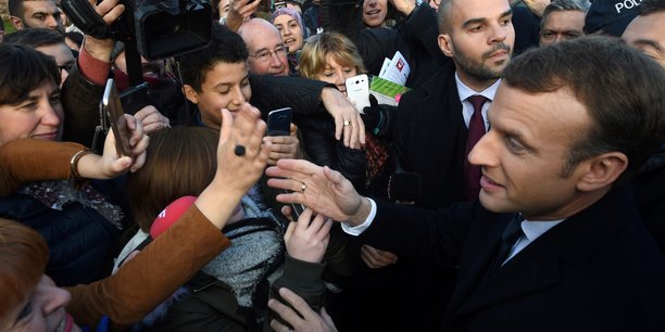Macron promet le retour de l'etat dans les banlieues[reuters.com]