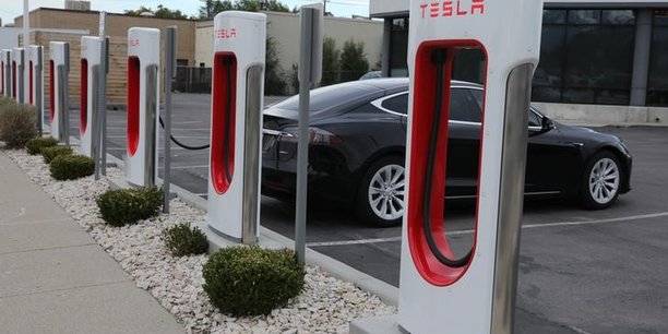 Tesla installe une batterie geante en australie[reuters.com]