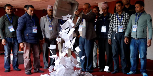 Vers une victoire de la gauche aux elections au nepal[reuters.com]