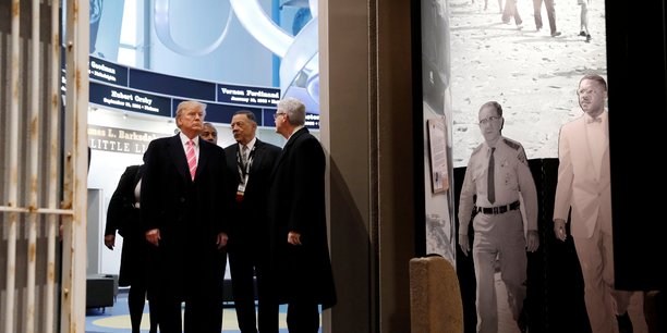 Trump inaugure un musee des droits civiques en l'absence de leaders noirs[reuters.com]
