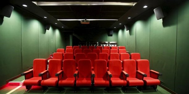 L'arabie saoudite va autoriser les salles de cinema publiques[reuters.com]