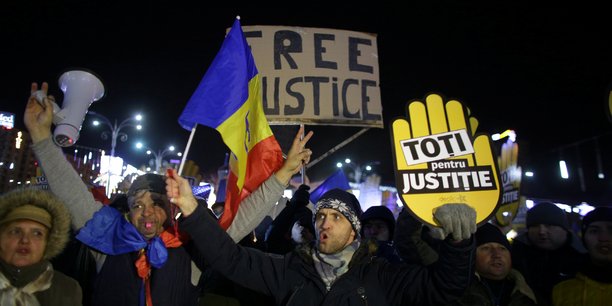 Les deputes roumains adoptent un projet de reforme de la justice[reuters.com]