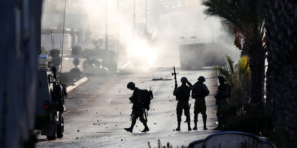 Une quarantaine de palestiniens blesses par l'armee israelienne[reuters.com]