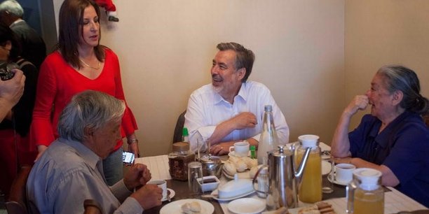 Chili: duel ouvert entre pinera et guillier a la presidentielle[reuters.com]