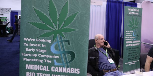 Le ministre va déployer des ressources pour lutter contre le cannabis médical. C'est soit de l'ignorance délibérée, soit de l'intimidation pour le seul profit des sociétés pharmaceutiques, dénonce la sénatrice démocrate de New York Kirsten Gillibrand.