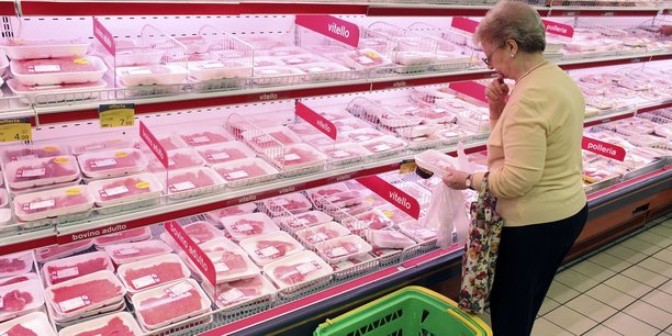 Pour l'ensemble de l'année 2017, l'Indice FAO des prix de la viande s'est établi en moyenne à 170 points; il est ainsi en hausse de 9% par rapport à 2016, mais reste 4,7% en dessous de la moyenne des cinq années précédentes (2012‑2016). En 2017, la plus forte hausse enregistrée concerne les prix de la viande d'ovins, suivis de ceux de la viande porcine, de la volaille et de la viande bovine.
