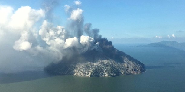 Eruption d'un volcan en papouasie-nouvelle-guinee[reuters.com]