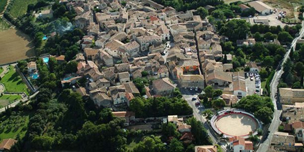 Vue aérienne de Saint-Christol, qui envisage de fusionner avec 3 autres communes de l'Hérault