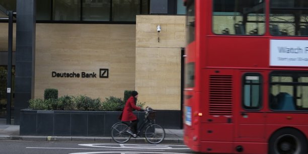 Brexit: deutsche bank va transferer moins d'emplois que prevu[reuters.com]