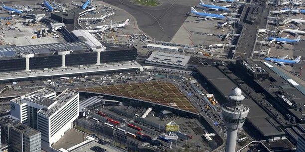 Trafic suspendu a l'aeroport d'amsterdam-schiphol en raison d'une tempete[reuters.com]