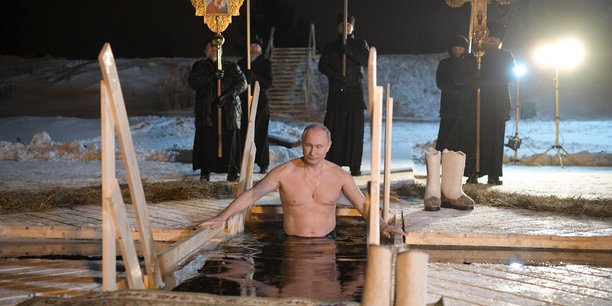 Poutine prend un bain glace a l'occasion d'une fete orthodoxe[reuters.com]