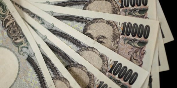 Tokyo rehausse le diagnostic economique pour la 1ere fois en 7 mois[reuters.com]