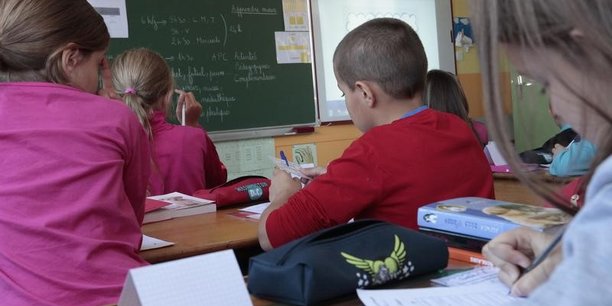 L'education radie 26 agents condamnes pour atteinte sur mineur[reuters.com]
