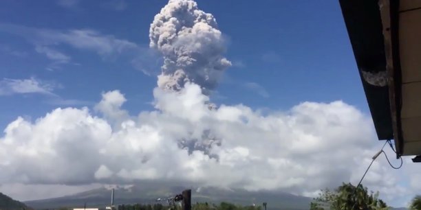 Philippines: inquietude autour de l'activite du volcan mayon[reuters.com]