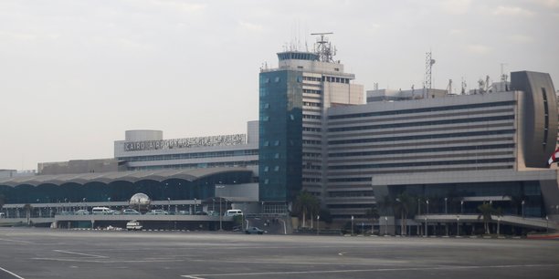 Les usa interdisent tout fret au depart de l'aeroport du caire[reuters.com]