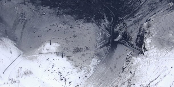Japon: eruption d'un volcan pres d'un station de ski[reuters.com]