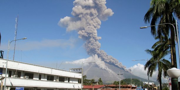 Plus de 60.000 evacues autour du volcan mayon aux philippines[reuters.com]