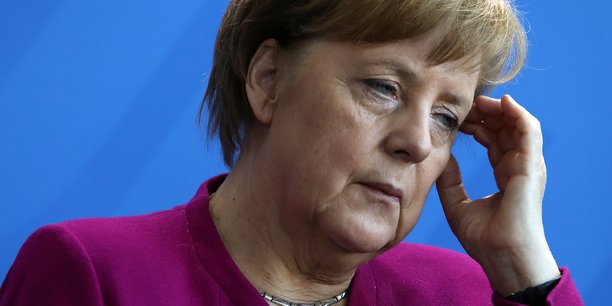 Malgré un bilan économique favorable, Angela Merkel doit faire de sérieux compromis aux démocrates pour former un gouvernement de coalition.