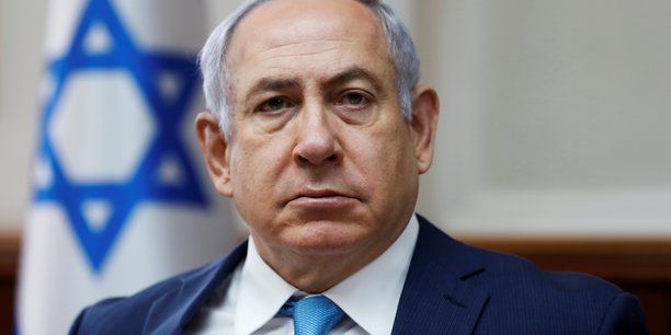 Vise par une enquete, netanyahu assure rester aux commandes[reuters.com]